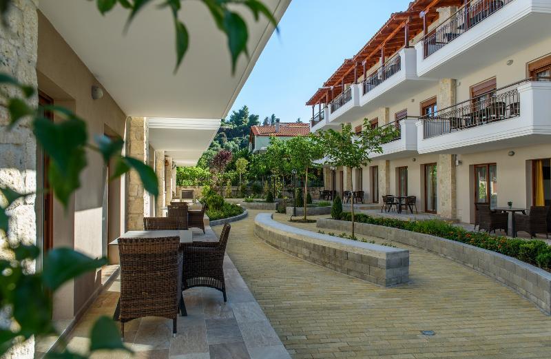 Apanemia By Flegra Hotels Пефкохори Екстериор снимка